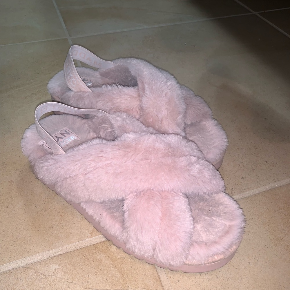Womens Fuzzy Slippers - Picture 3 of 4